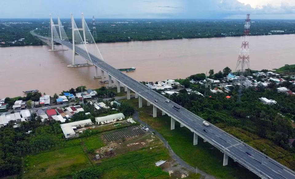 Le pont à haubans Cao Lanh emjambe la rivière Tien, reliant la ville de Cao Lanh et le district de Lap Vo, province de Dong Thap. Photo : VNA