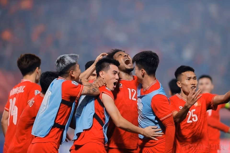 La joie des footballeurs vietnamiens après leur victoire contre la Thaïlande (1-0) lors du match aller du Championnat de l'ASEAN 2024 – ASEAN Mitsubishi Electric Cup 2024. Photo : VNA