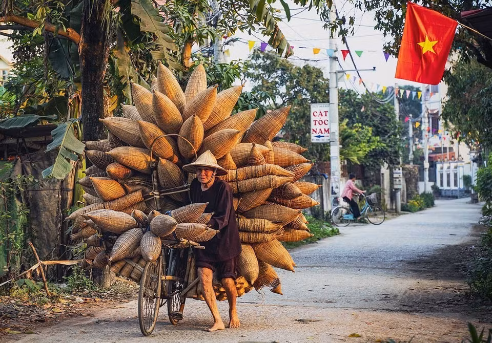 L'image du vélo chargé de nasses, circulant partout, est depuis longtemps gravée dans l'esprit de nombreuses personnes lorsqu'elles évoquent le village de Thu Sy. Photo : VNA