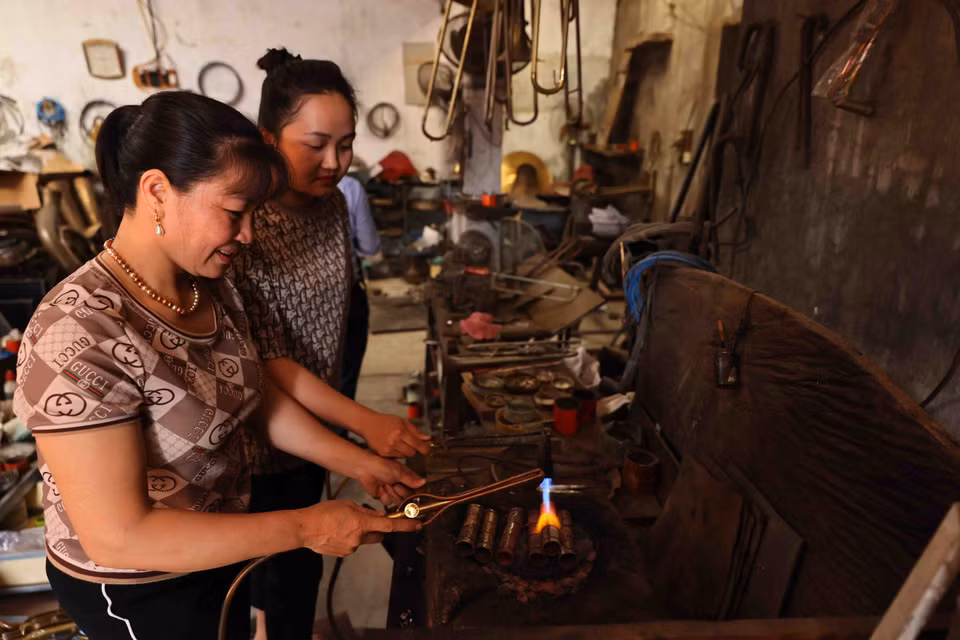 Atelier de la famille de Nguyên Van Huong. Photo : VNA