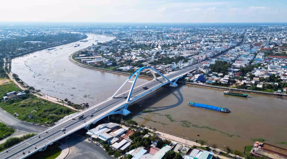 Le pont Tran Hoang Na au-dessus de la rivière Can Tho, reliant les arrondissements de Cai Rang et de Ninh Kieu, ville de Can Tho. Photo : VNA
