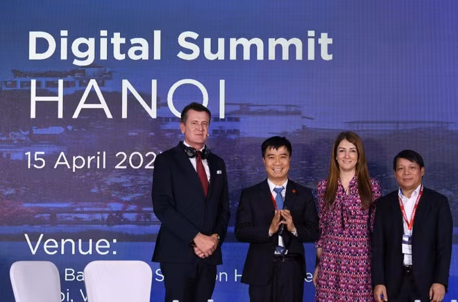 julian-panel-group-photo-2.jpg