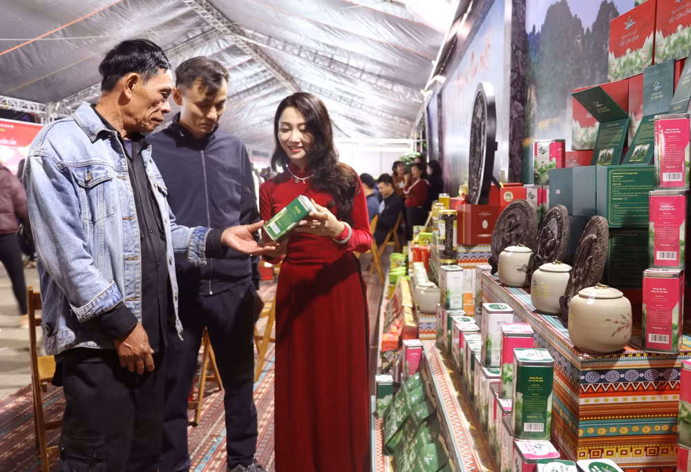 vna-potal-khai-mac-hoi-cho-thuong-mai-quoc-te-viet-trung-tuyen-quang-2025-8468288.jpg