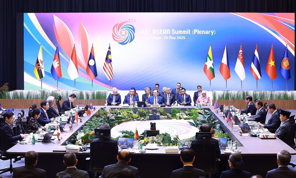 vna-potal-thu-tuong-tham-du-phien-toan-the-hoi-nghi-cap-cao-asean-lan-thu-46-8054155.jpg