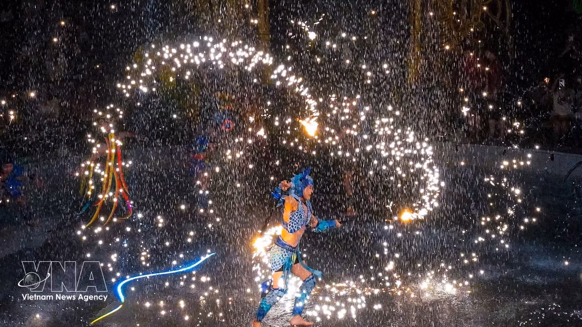 La technologie 3D Mapping sublime le spectacle de cirque « Sơn Thần Thủy Quái »