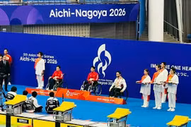 Do Thanh Hai (droite) et Le Tien Dat terminent respectivement premier et deuxième du 100 m brasse masculin, catégorie de handicap SB5. Photo : thethao.sggp.org.vn