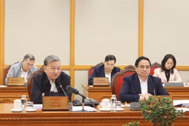 Le secrétaire général du Comité central du Parti, To Lam, préside une réunion sur le perfectionnement du thème spécial sur les percées dans le développement scientifique et technologique, l'innovation et la transformation numérique. Photo : VNA