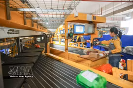 La Poste vietnamienne intensifie l'utilisation des technologies modernes, modernise sa logistique et promeut l'économie numérique. Photo : VNA