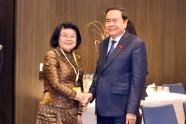 Le président de l’Assemblée nationale du Vietnam Trân Thanh Mân rencontre à Genève son homologue cambodgienne, Khuon Sudary. Photo : VNA