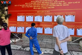 Un calendrier électoral destiné aux citoyens en mission en mer à Hô Chi Minh-Ville, à l'approche du scrutin législatif. Photo: VOV