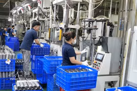 Ligne de production de la société par actions Thang Long Packaging Production and Import-Export dans le quartier de Tu Son, Bac Ninh. Photo : VNA