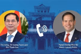 Le vice-Premier ministre et ministre des Affaires étrangères Bui Thanh Son (gauche) a eu un entretien téléphonique le soir du 24 janvier avec le secrétaire d'Etat américain Marco Rubio. Photo : VNA