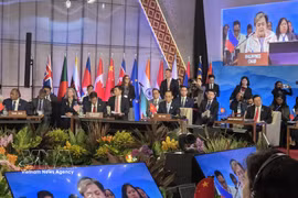 Le ministre des Affaires étrangères Le Hoai Trung au Forum régional de l'ASEAN aux Philippines. Photo : VNA