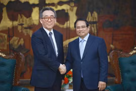 Le Premier ministre Pham Minh Chinh (droite) et le ministre sud-coréen des Affaires étrangères, Cho Tae-yul. Photo : VNA