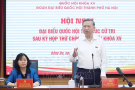 Le secrétaire général du Comité central du Parti communiste du Vietnam To Lam rencontre des électeurs de Hanoï. ¨Photo : VNA
