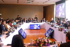 Table ronde ministérielle sur la confiance numérique. Photo : VNA