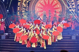 Le spectacle spécial « Can Tho - Poursuivre l'épopée du printemps ». Photo : VNA