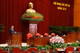 La secrétaire général du Parti communiste du Vietnam et président To Lam prend la parole lors de la séance de clôture du trosième Plénum du Parti. Photo : VNA