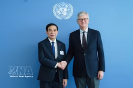 Le général d’armée Phan Van Giang, vice-Premier ministre et ministre de la Défense (gauche) et Jean-Pierre Lacroix, secrétaire général adjoint de l’ONU chargé des opérations de maintien de la paix. Photo : VNA