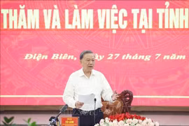 Le secrétaire général du Parti communiste du Vietnam, Tô Lâm; s'exprime lors de la séance de travail avec le Comité central du Comité du Parti de Diên Biên. Photo : VNA