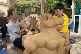 Le village de céramique de Thanh Ha s’anime à l'approche du Nouvel An. Photo : baodanang.vn