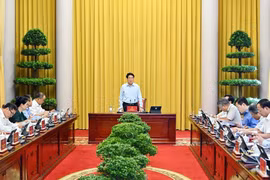 Le président Luong Cuong travaille avec le Bureau présidentiel afin d’évaluer les résultats des missions accomplies en septembre et de définir les tâches essentielles pour octobre. Photo : VNA