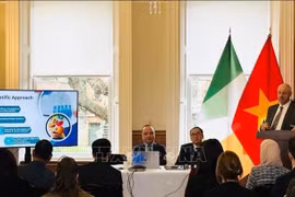 John Cullen, PDG d'Auranta (Irlande), groupe agroalimentaire et d'alimentation animale, présente des technologies et des produits respectueux de l'environnement. Photo : VNA
