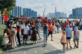 Hô Chi Minh-Ville a attiré de nombreux touristes venus assister aux célébrations du 30 avril. Photo : CVN 