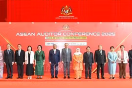 Une délégation de l’Audit d’État du Vietnam, conduite par la vice-auditrice générale Ha Thi My Dung, participe à la Conférence des Auditeurs de l’ASEAN 2025, portant sur un audit exhaustif et durable pour une ASEAN progressiste. Photo : VNA