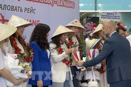 Da Nang accueille des touristes étrangers. Photo : VNA
