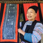 Dans la commune de Pa Co, province de Phu Tho, les femmes Hmong perpétuent l’art du tissage traditionnel tout en développant la commercialisation de leurs créations, qui leur procurent des revenus et contribuent à préserver l’identité culturelle de leur communauté. Photo: VNA