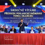 Le président de la Chambre tchèque à la rencontre de la communauté vietnamienne. Photo: VNA