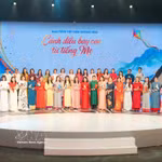 Les enseignants vietnamiens à l’étranger posent pour une photo avec les « Ambassadeurs de la langue vietnamienne à l’étranger » 2026. Photo: VNA