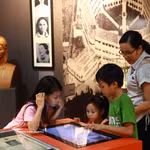 La transformation des musées, de « dépôts statiques » en « espaces d’expériences vivantes », en fait un moteur des industries culturelles. Photo: VNA