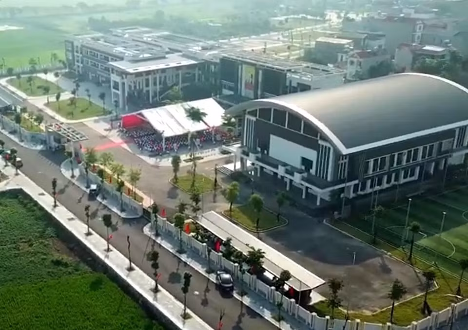Le collège An Duong Vuong (commune Viet Hung, district de Dong Anh) a été mis en service en mai 2024.