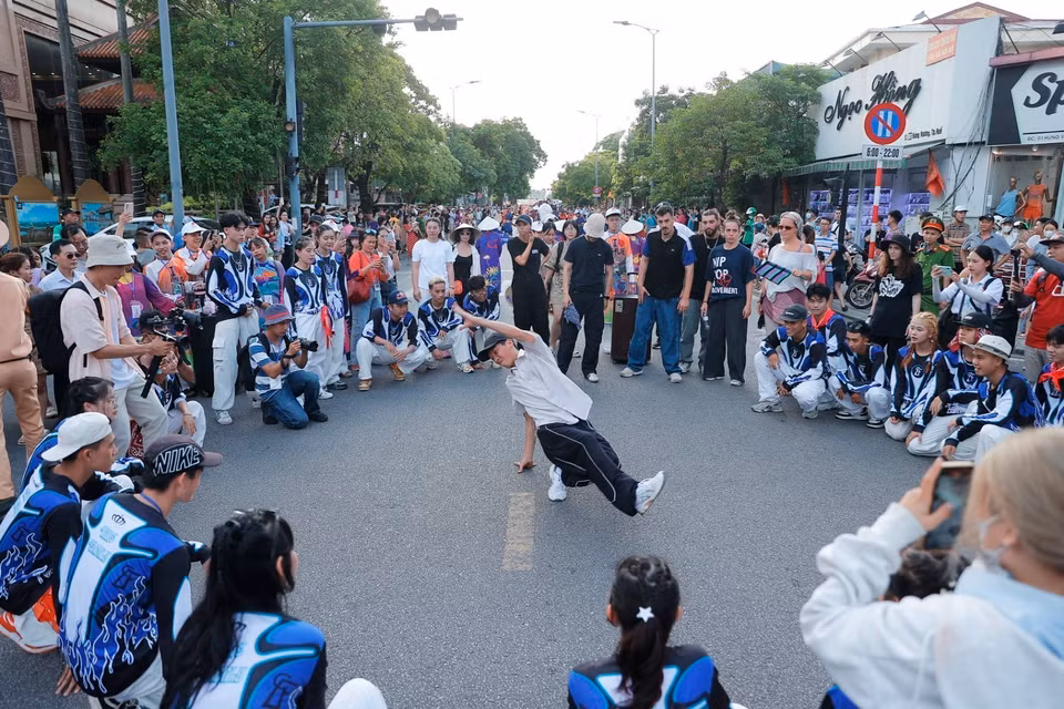 Un spectacle de danse hip hop. Photo: VNA