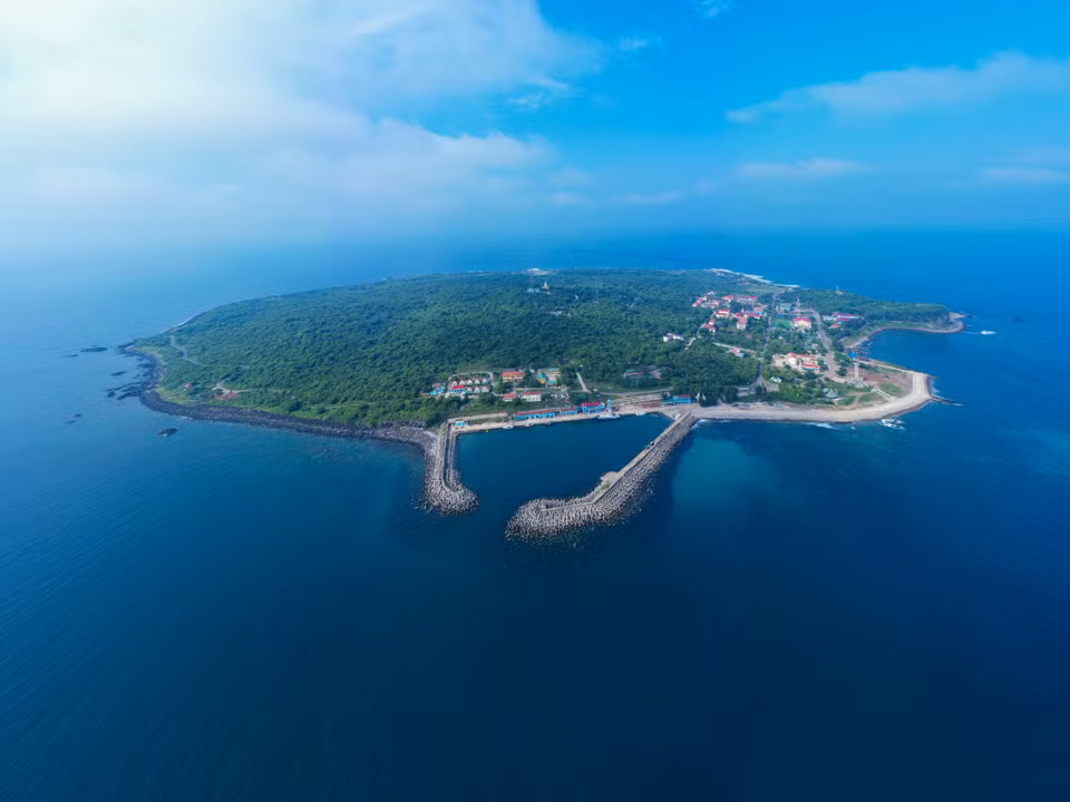 Bien que sa superficie ne soit pas grande, Con Co occupe une position stratégique à proximité de l'entrée sud du golfe du Tonkin. Photo : Minh Duc/VNA