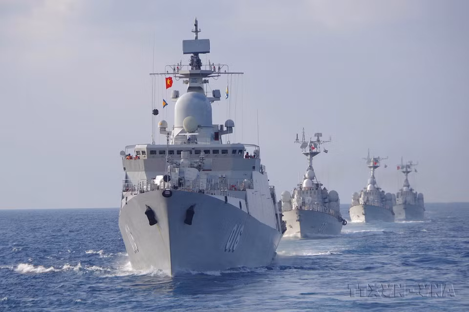 Les navires de la Brigade 162 (région navale 4) effectuent des missions d'entraînement en mer. Photo: VNA