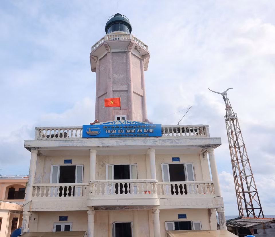 Phare de l'île d'An Bang. Photo : VNA