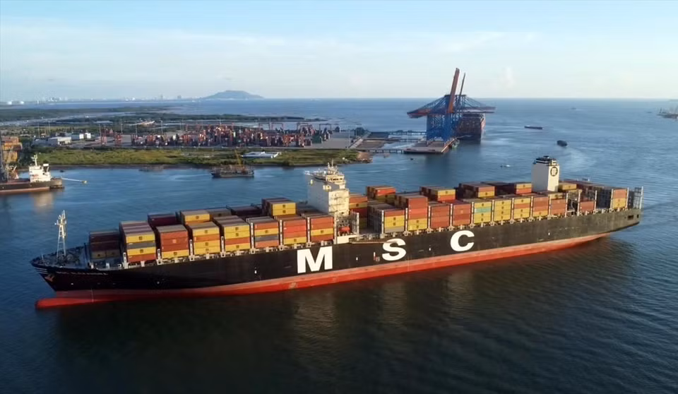 Des navires de MSC, un leader mondial du transport de conteneurs, font régulièrement escale au port de Cai Mep-Thi Vai, dans la province de Bà Ria-Vung Tàu (Sud). Photo : VNA