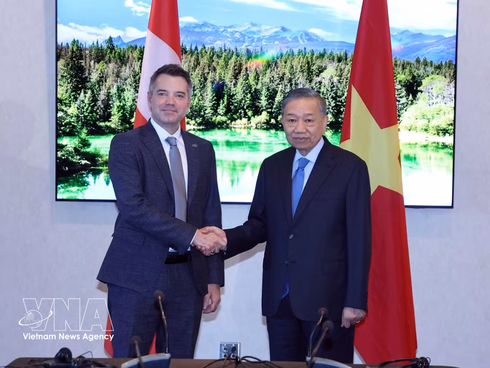 vnanet_potal-tong-bi-thu-chu-tich-nuoc-to-lam-tiep-mot-so-tap-doan-quy-dau-tu-lon-cua-canada-9050295.jpg