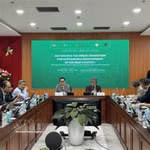 Lors du Forum de coopération stratégique intitulé « Promouvoir la transition verte en faveur d’un développement durable dans un nouveau contexte », organisé le 25 août à Hanoï. Photo : VNA