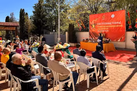 L'ambassadrice du Vietnam en Bulgarie, Nguyen Thi Minh Nguyet, s'exprime lors de cet événement. Photo: VNA