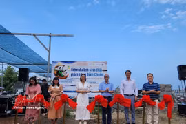 Le 28 mai 2025, le Département du tourisme de la ville de Huê, en collaboration avec le projet «Hue - A Plastic Smart City in Central Vietnam», lance la destination touristique sans plastique de la lagune de Chuon dans la commune de Phu An, district de Phu Vang. Photo: VNA
