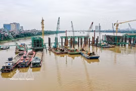 Hanoï accélère la construction de sept ponts sur le fleuve Rouge en vue de l’APEC 2027