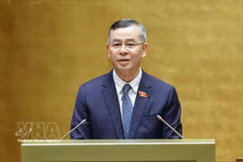 Le ministre des Finances, Ngo Van Tuan, répondra aux questions des députés sur l’allocation, la gestion et l’accélération du décaissement des investissements publics en 2026. Photo: VNA