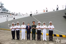 La frégate 015-Tran Hung Dao de la Marine populaire du Vietnam accoste au port militaire de Xinzhou. Photo: qdnd