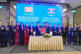 Cérémonie de signature d'un accord de coopération pour la période 2026-2030 entre Thanh Hoa et Houaphan. Photo: VNA