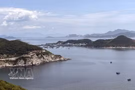 La beauté spectaculaire le long de la route côtière à Khanh Hoa