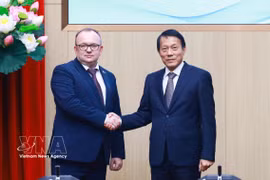 Le général de corps d’armée Luong Tam Quang (droite), ministre de la Sécurité publique, et le président du Comité d'État pour l’expertise médico-légale de Biélorussie, Volkov Alexei Aleksandrovich. Photo: VNA